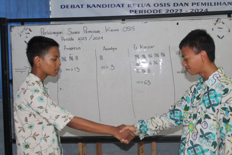 Keseruan Siswa SMP Utama dalam Pemilihan Ketua Osis (PEMILKO)
